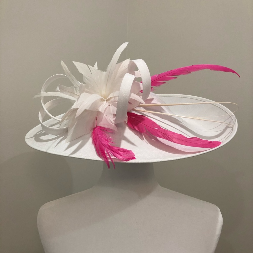 Derby Fascinator in white